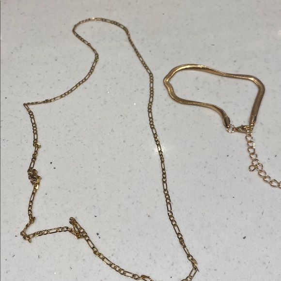 Elegant Gold Chain & Bracelet - Picture 4 of 8